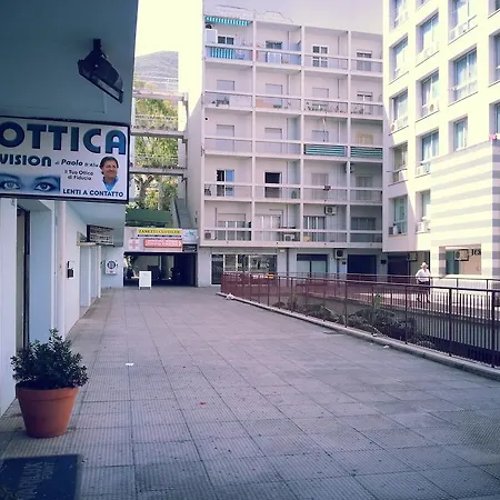 Piramide House *