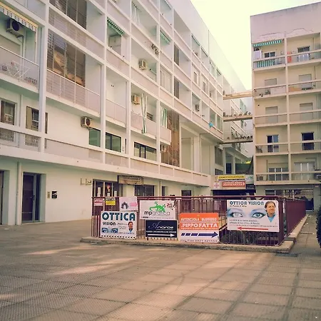 Piramide House *