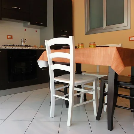 Piramide House
